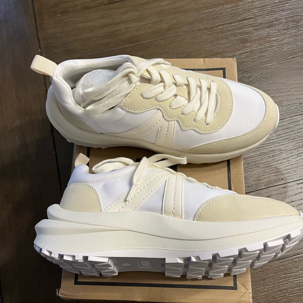 MIS Scout Women’s Sneakers 7.5